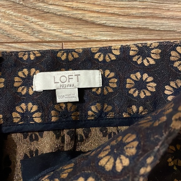 Ann Taylor Loft floral pencil skirt 00P - Picture 2 of 4